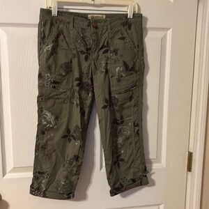 Democracy Re-Flex floral lightweight cargo capris size 4P
